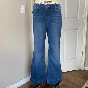 Hot in Hollywood MID wash Stretch Flare leg Mid Rise retro Denim Jeans *10*